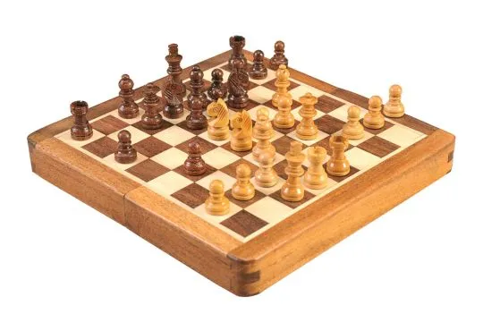  House of Chess - 7.5 Inch Wooden Magnetic Travel Chess